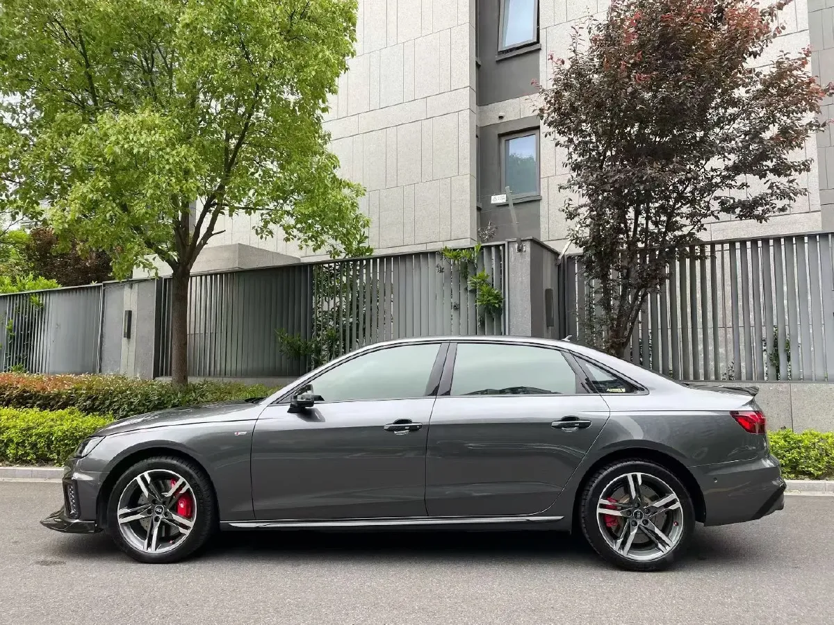 2022 Audi A4L 2.0T 190HP L4 7DCT,autocango,china used car exporter,china ev exporter,chinese used car exporter,chinese used ev exporter