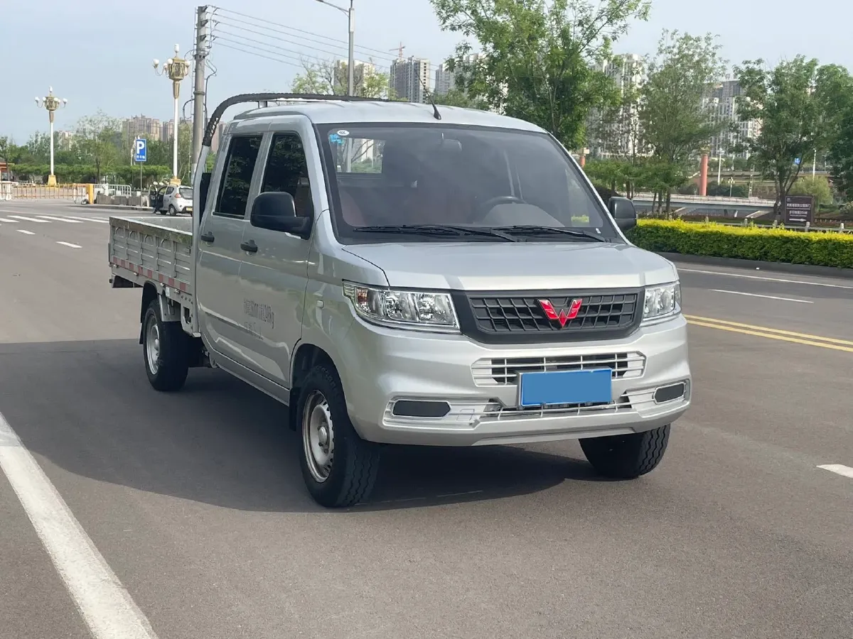 2021 WuLing RongGuang New Truck 1.5L 99HP L4 5MT,autocango,china used car exporter,china ev exporter,chinese used car exporter,chinese used ev exporter