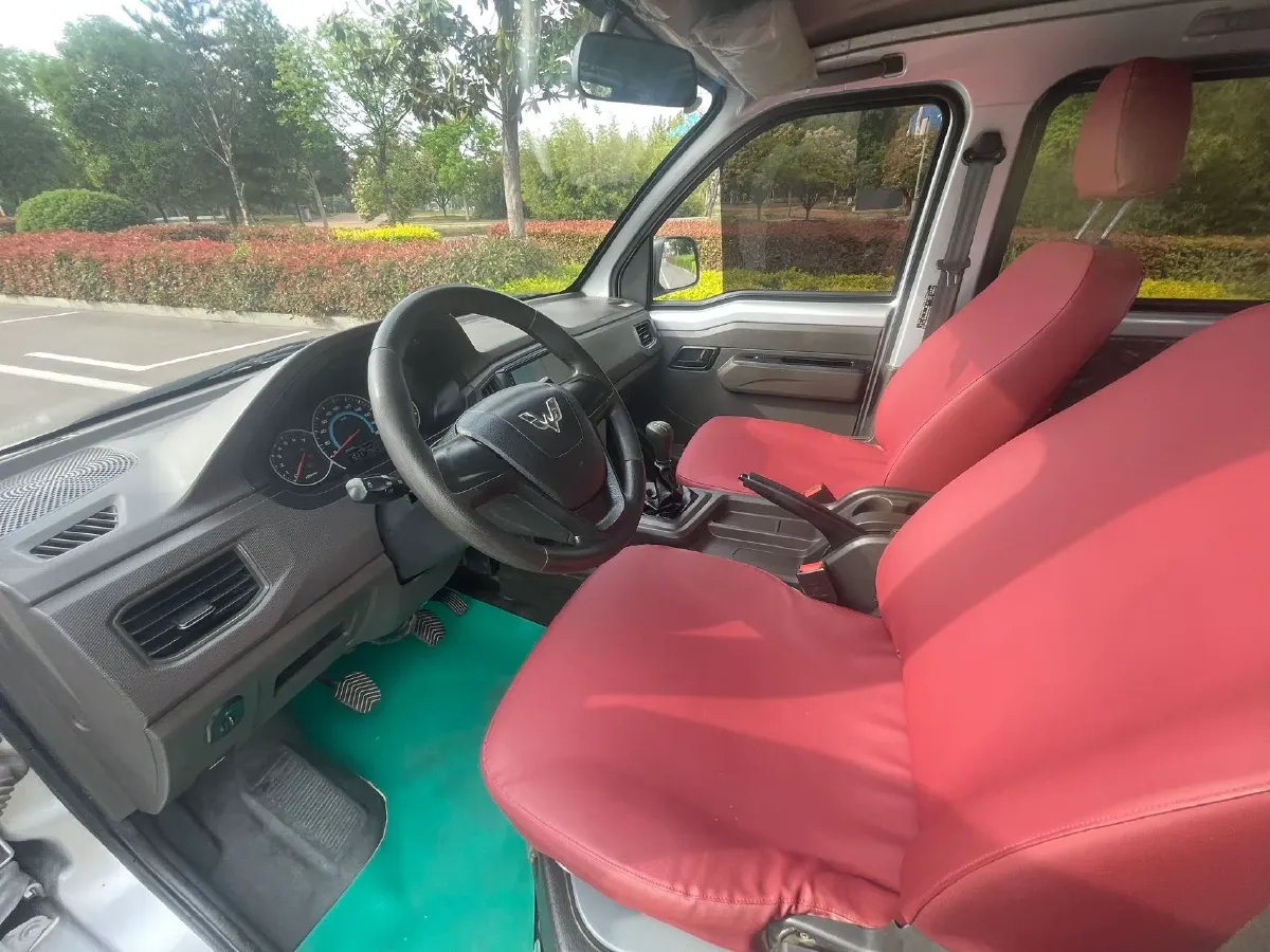 2021 WuLing RongGuang New Truck 1.5L 99HP L4 5MT,autocango,china used car exporter,china ev exporter,chinese used car exporter,chinese used ev exporter