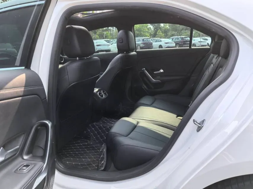 2022 Mercedes-Benz A Class 1.3T 163HP L4 7DCT,autocango,china used car exporter,china ev exporter,chinese used car exporter,chinese used ev exporter