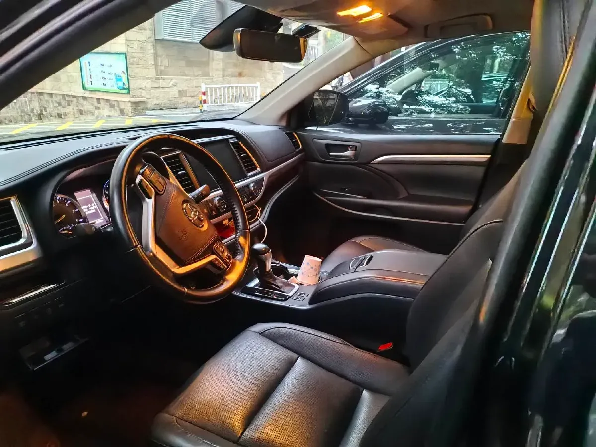 2021 Toyota Highlander 2.0T 220HP L4 6AT,autocango,china used car exporter,china ev exporter,chinese used car exporter,chinese used ev exporter
