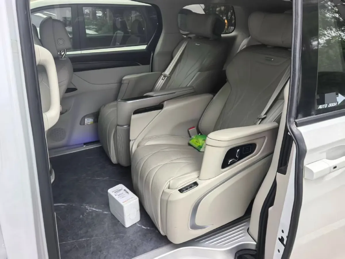 2023 Buick GL8 2.0T 237HP L4 9AT,autocango,china used car exporter,china ev exporter,chinese used car exporter,chinese used ev exporter