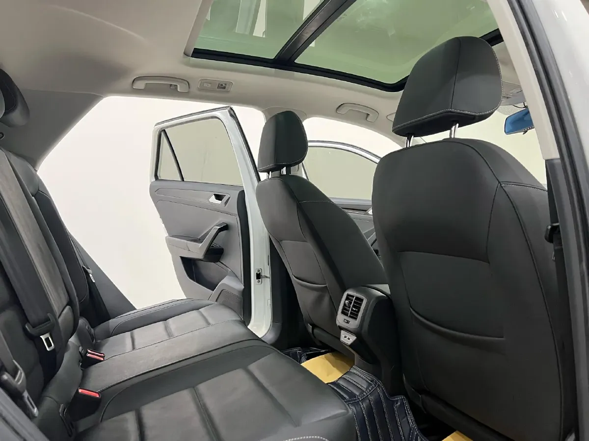 2021 Volkswagen T-Roc 1.4T 150HP L4 7DCT,autocango,china used car exporter,china ev exporter,chinese used car exporter,chinese used ev exporter