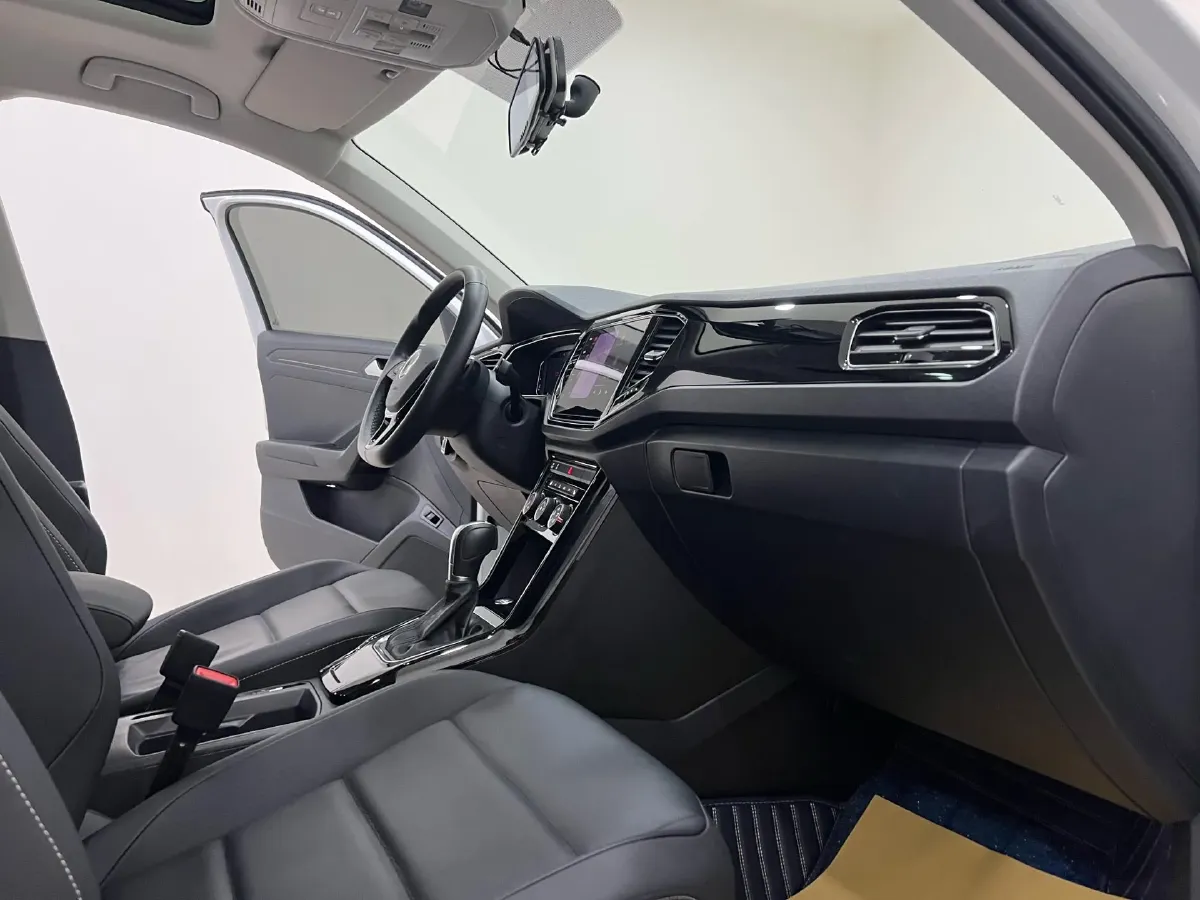 2021 Volkswagen T-Roc 1.4T 150HP L4 7DCT,autocango,china used car exporter,china ev exporter,chinese used car exporter,chinese used ev exporter