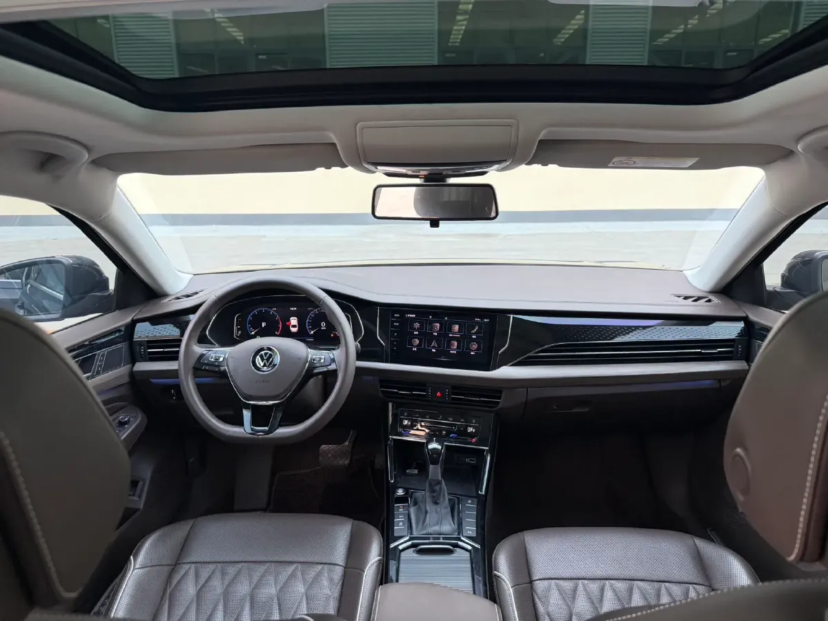 2020 Volkswagen Passat 2.0T 186HP L4 7DCT,autocango,china used car exporter,china ev exporter,chinese used car exporter,chinese used ev exporter