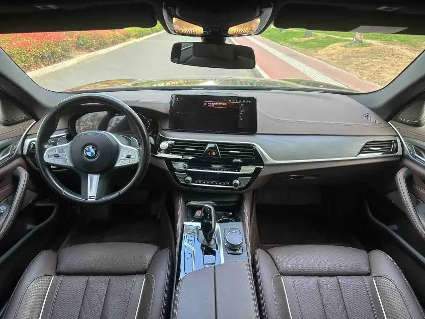 2022 BMW 5 Series 2.0T 252HP L4 8AT,autocango,china used car exporter,china ev exporter,chinese used car exporter,chinese used ev exporter