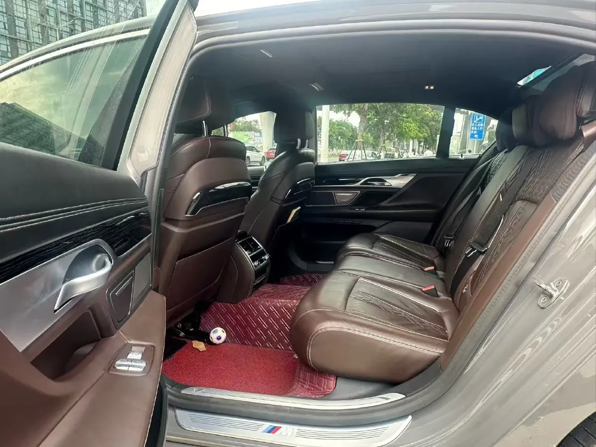 2021 BMW 7 Series 2.0T 265HP L4 8AT,autocango,china used car exporter,china ev exporter,chinese used car exporter,chinese used ev exporter