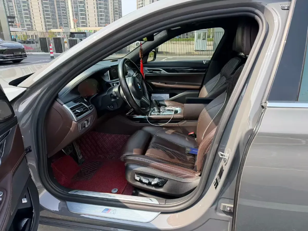 2021 BMW 7 Series 2.0T 265HP L4 8AT,autocango,china used car exporter,china ev exporter,chinese used car exporter,chinese used ev exporter