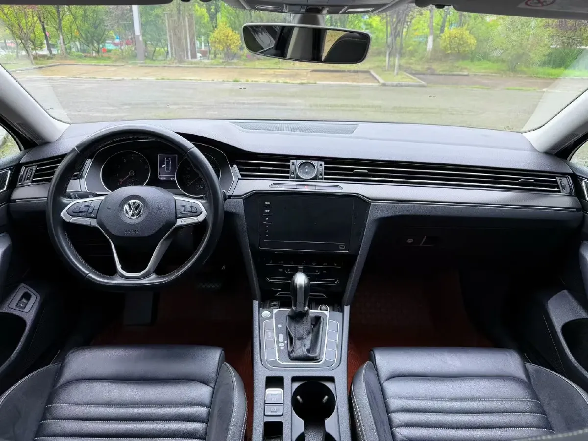 2020 Volkswagen Magotan 2.0T 186HP L4 7DCT,autocango,china used car exporter,china ev exporter,chinese used car exporter,chinese used ev exporter