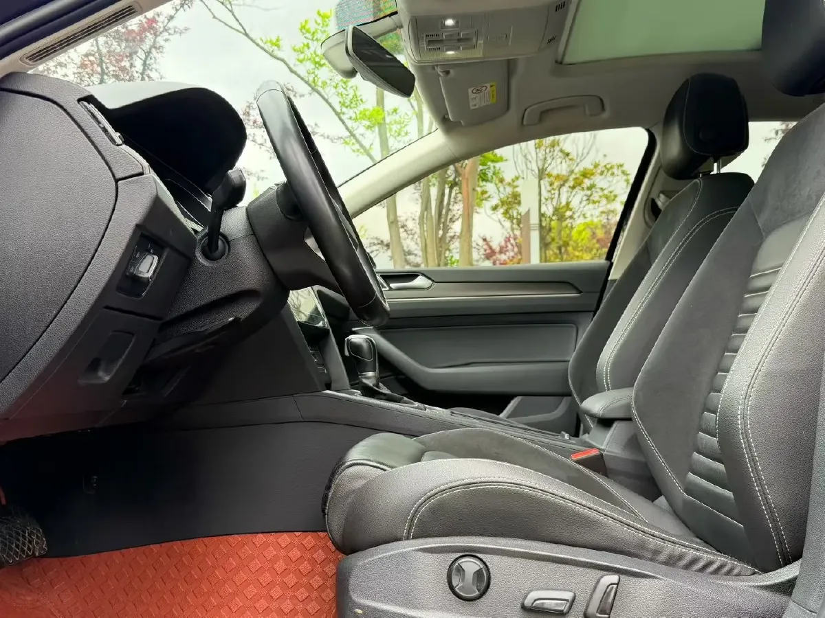 2020 Volkswagen Magotan 2.0T 186HP L4 7DCT,autocango,china used car exporter,china ev exporter,chinese used car exporter,chinese used ev exporter