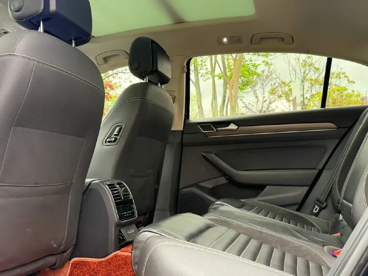 2020 Volkswagen Magotan 2.0T 186HP L4 7DCT,autocango,china used car exporter,china ev exporter,chinese used car exporter,chinese used ev exporter