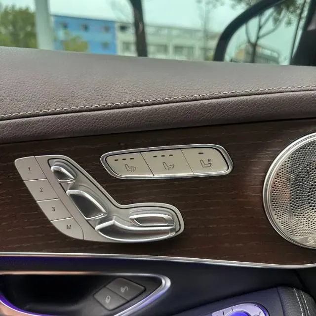 2021 Mercedes-Benz GLC Class 2.0T 197HP L4 9AT,autocango,china used car exporter,china ev exporter,chinese used car exporter,chinese used ev exporter