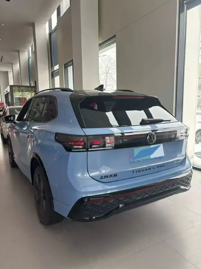 2024 Volkswagen Tiguan L 2.0T 220HP L4 7DCT,autocango,china used car exporter,china ev exporter,chinese used car exporter,chinese used ev exporter