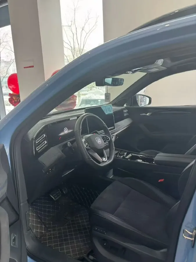 2024 Volkswagen Tiguan L 2.0T 220HP L4 7DCT,autocango,china used car exporter,china ev exporter,chinese used car exporter,chinese used ev exporter