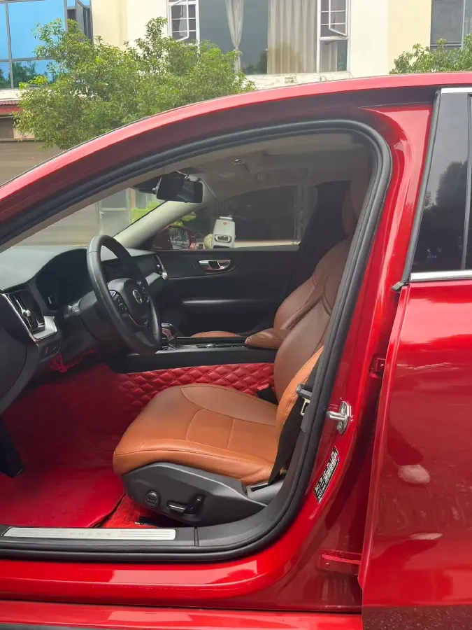 2021 Volvo S60 2.0T 190HP L4 8AT,autocango,china used car exporter,china ev exporter,chinese used car exporter,chinese used ev exporter