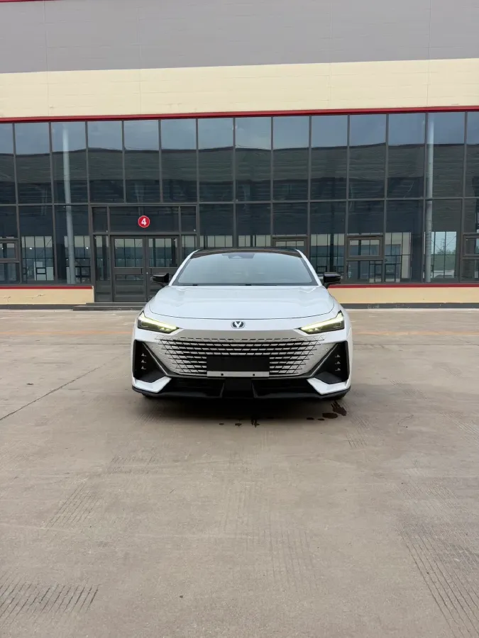 2023 ChangAn UNI-V 1.5T 188HP L4 7DCT,autocango,china used car exporter,china ev exporter,chinese used car exporter,chinese used ev exporter