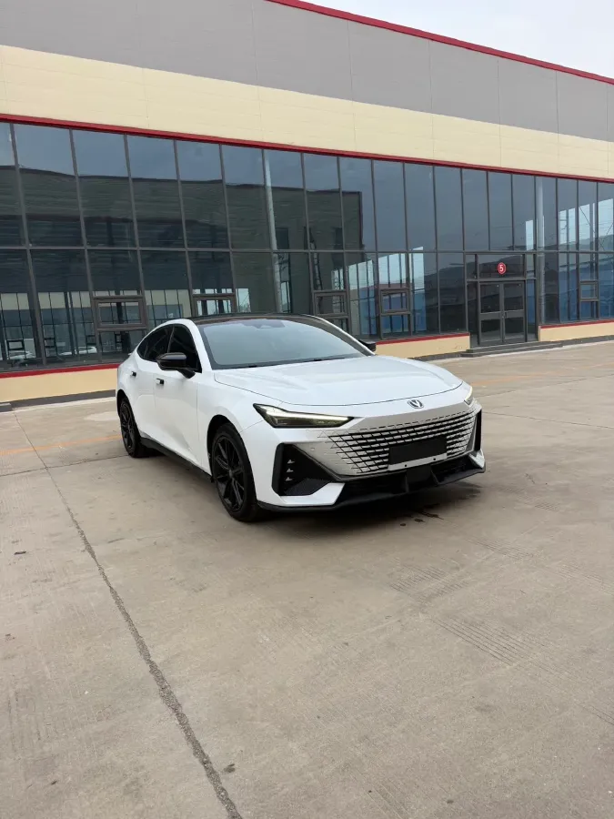 2023 ChangAn UNI-V 1.5T 188HP L4 7DCT,autocango,china used car exporter,china ev exporter,chinese used car exporter,chinese used ev exporter