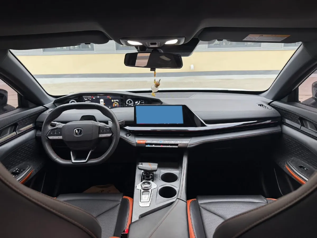 2023 ChangAn UNI-V 1.5T 188HP L4 7DCT,autocango,china used car exporter,china ev exporter,chinese used car exporter,chinese used ev exporter