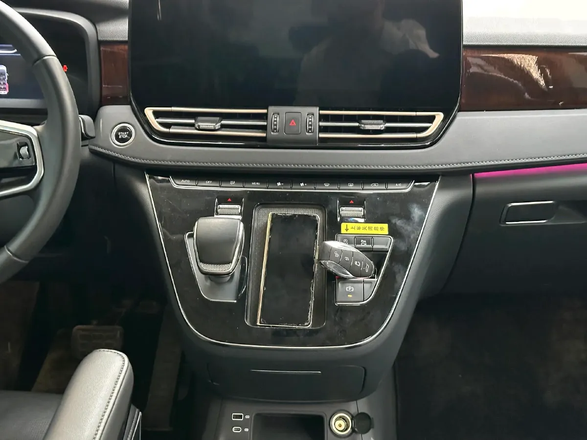 2023 HongQi HQ9 2.0T 252HP L4 8AT,autocango,china used car exporter,china ev exporter,chinese used car exporter,chinese used ev exporter