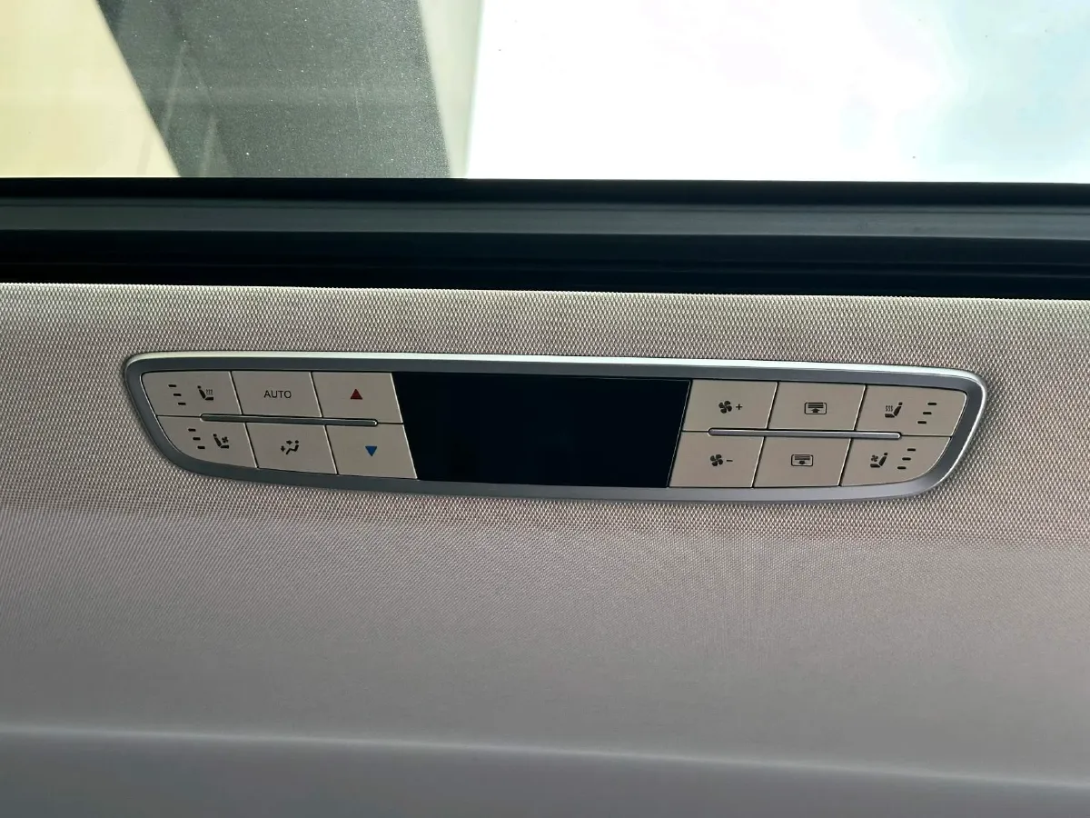 2023 HongQi HQ9 2.0T 252HP L4 8AT,autocango,china used car exporter,china ev exporter,chinese used car exporter,chinese used ev exporter