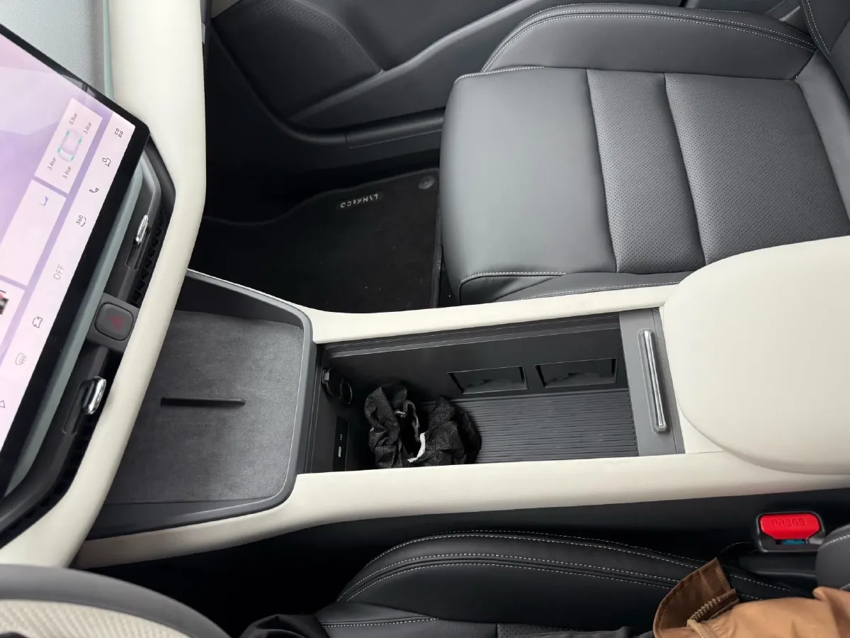 2023 LYNK&CO 06 EM-P 1.5L 120HP L4 3DHT PHEV 9.11KWH,autocango,china used car exporter,china ev exporter,chinese used car exporter,chinese used ev exporter