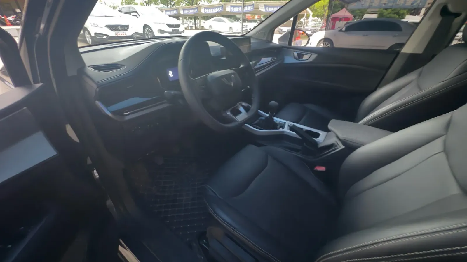 2022 WuLing JiaChen 1.5L 99HP L4 6MT,autocango,china used car exporter,china ev exporter,chinese used car exporter,chinese used ev exporter