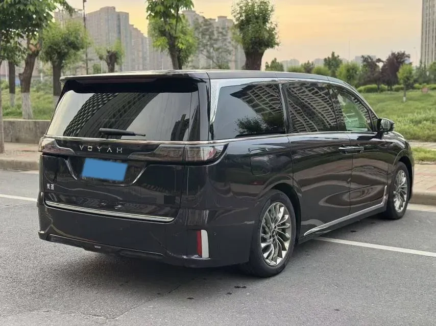 2022 Voyah Dream 1.5T 136HP L4 PHEV 25.57KWH,autocango,china used car exporter,china ev exporter,chinese used car exporter,chinese used ev exporter