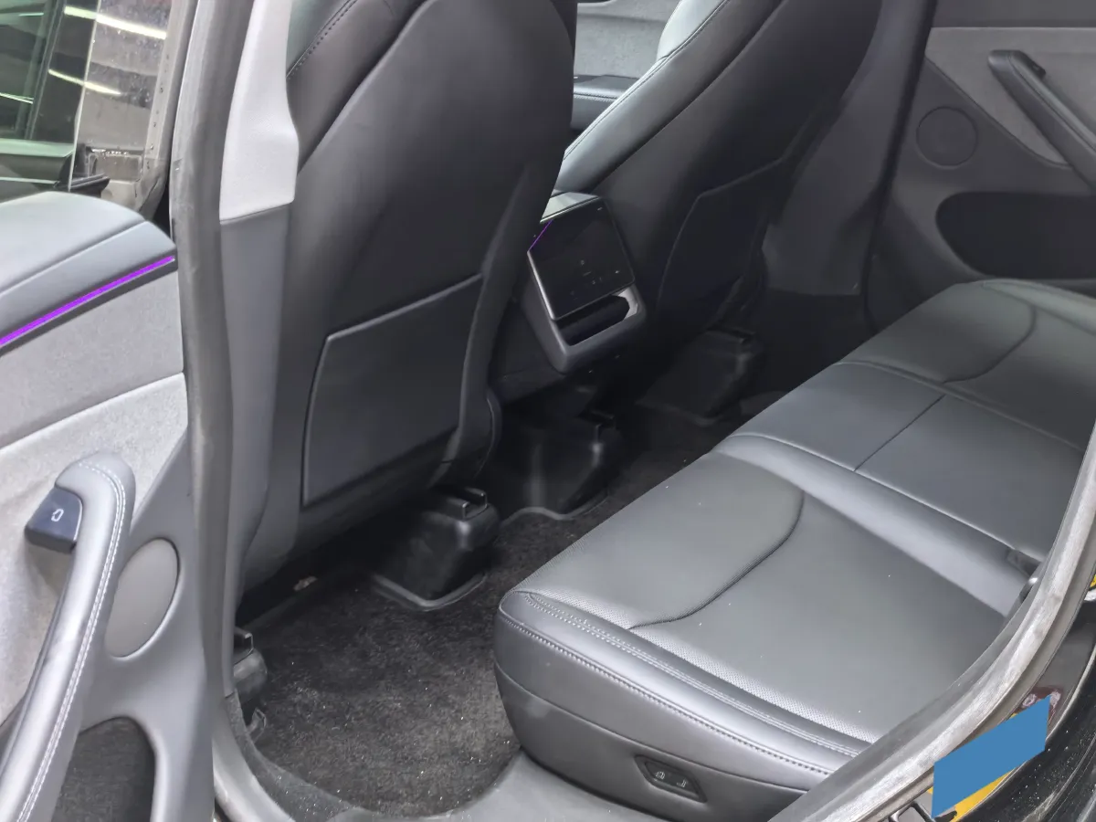 2025 Tesla Model Y BEV 62.5KWH,autocango,china used car exporter,china ev exporter,chinese used car exporter,chinese used ev exporter