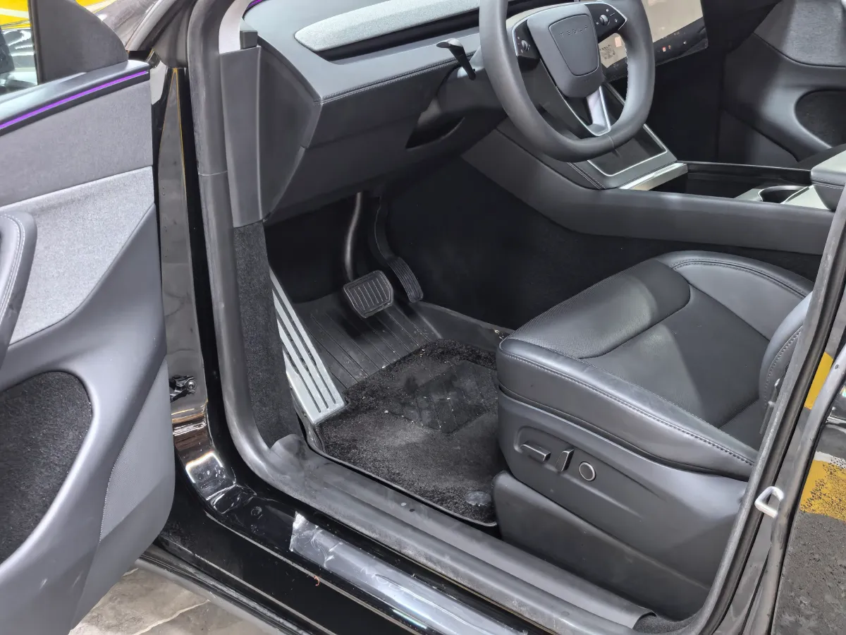 2025 Tesla Model Y BEV 62.5KWH,autocango,china used car exporter,china ev exporter,chinese used car exporter,chinese used ev exporter