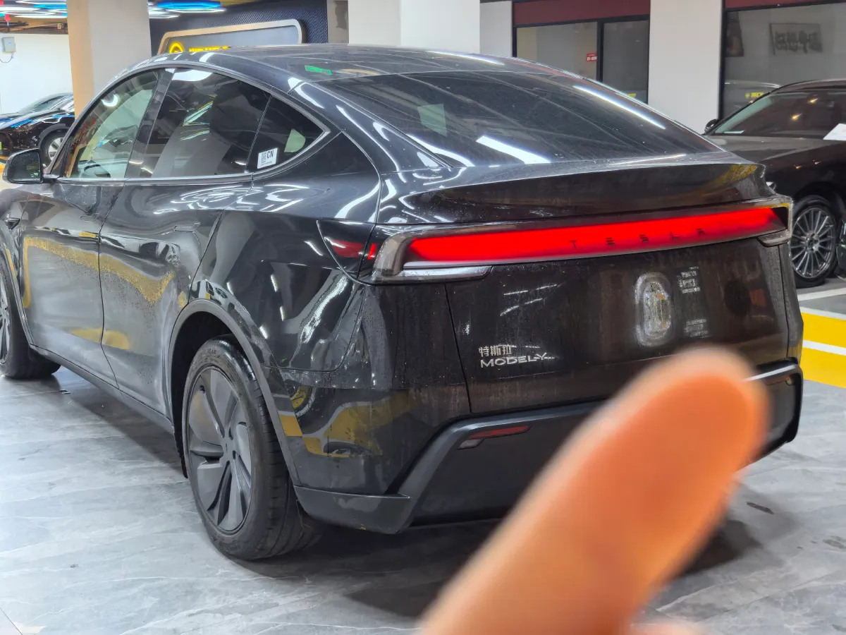 2025 Tesla Model Y BEV 62.5KWH,autocango,china used car exporter,china ev exporter,chinese used car exporter,chinese used ev exporter