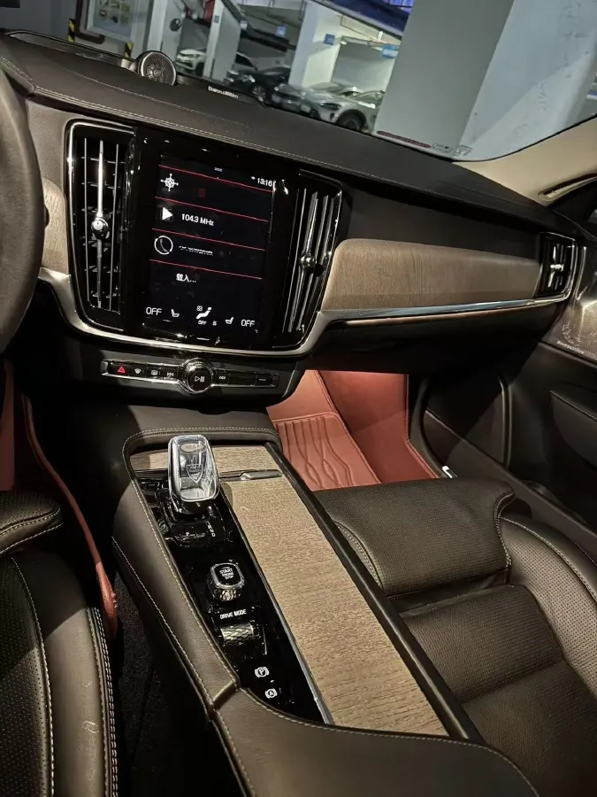 2021 Volvo S90 2.0T 250HP L4 8AT,autocango,china used car exporter,china ev exporter,chinese used car exporter,chinese used ev exporter