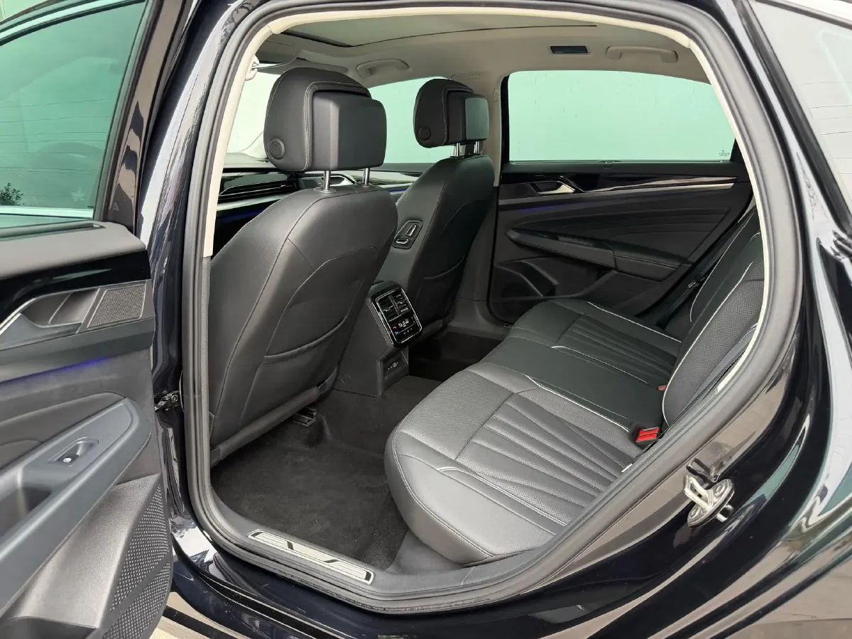 2024 Volkswagen Passat 2.0T 220HP L4 7DCT,autocango,china used car exporter,china ev exporter,chinese used car exporter,chinese used ev exporter