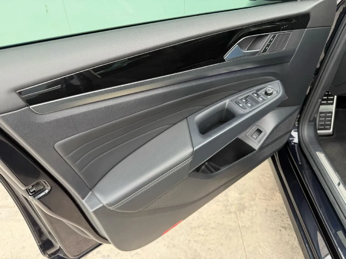 2024 Volkswagen Passat 2.0T 220HP L4 7DCT,autocango,china used car exporter,china ev exporter,chinese used car exporter,chinese used ev exporter