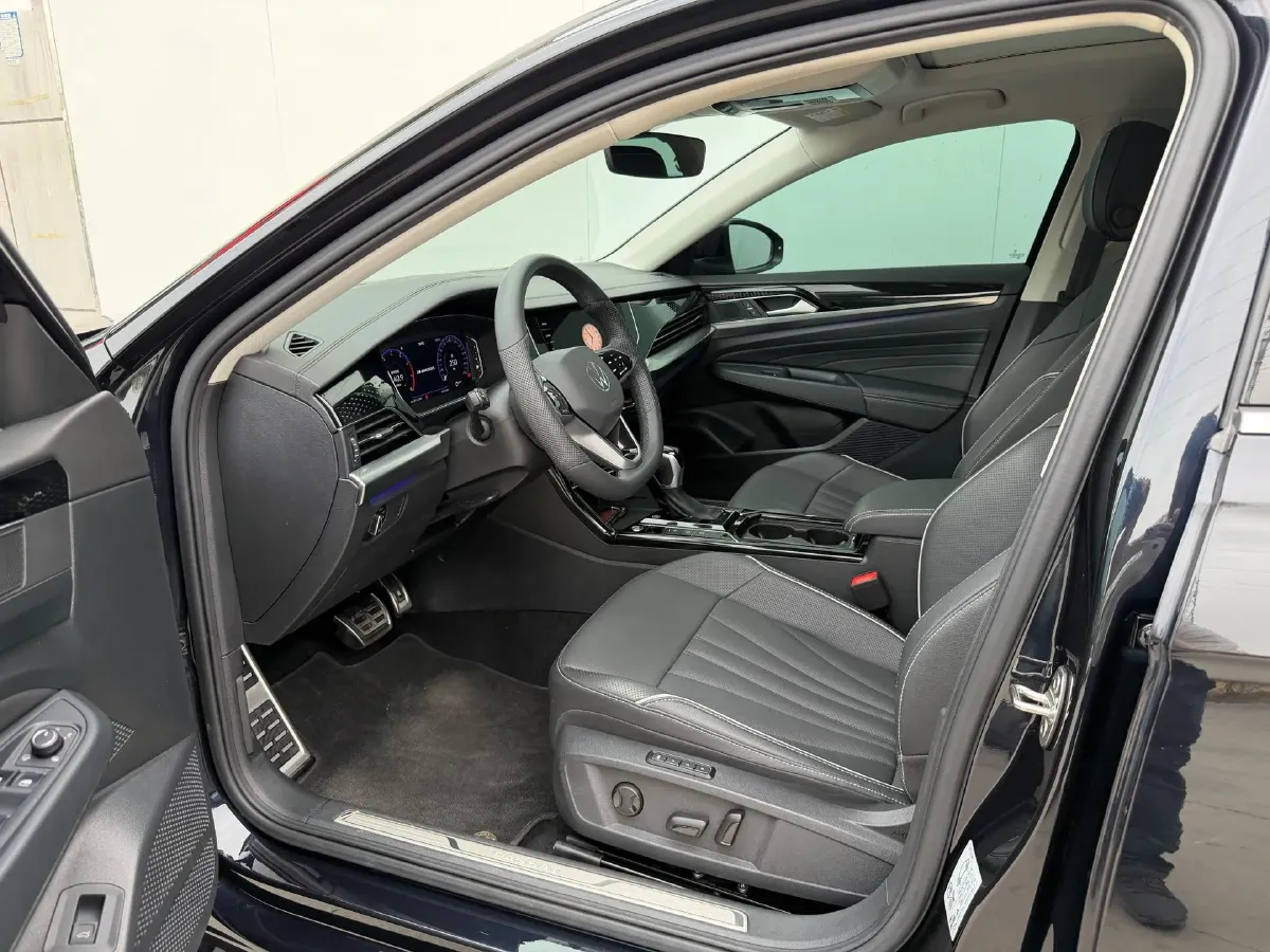 2024 Volkswagen Passat 2.0T 220HP L4 7DCT,autocango,china used car exporter,china ev exporter,chinese used car exporter,chinese used ev exporter