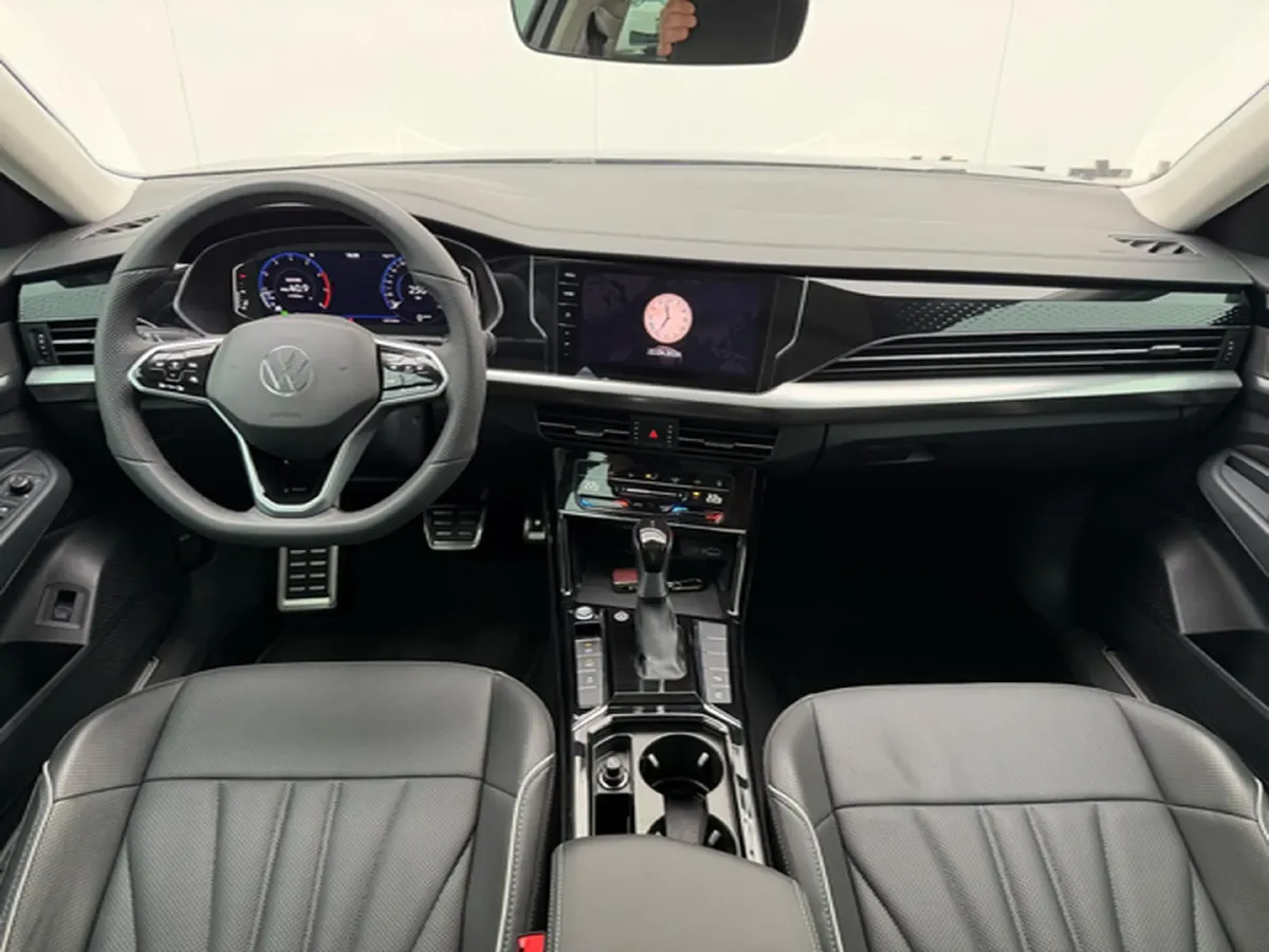 2024 Volkswagen Passat 2.0T 220HP L4 7DCT,autocango,china used car exporter,china ev exporter,chinese used car exporter,chinese used ev exporter