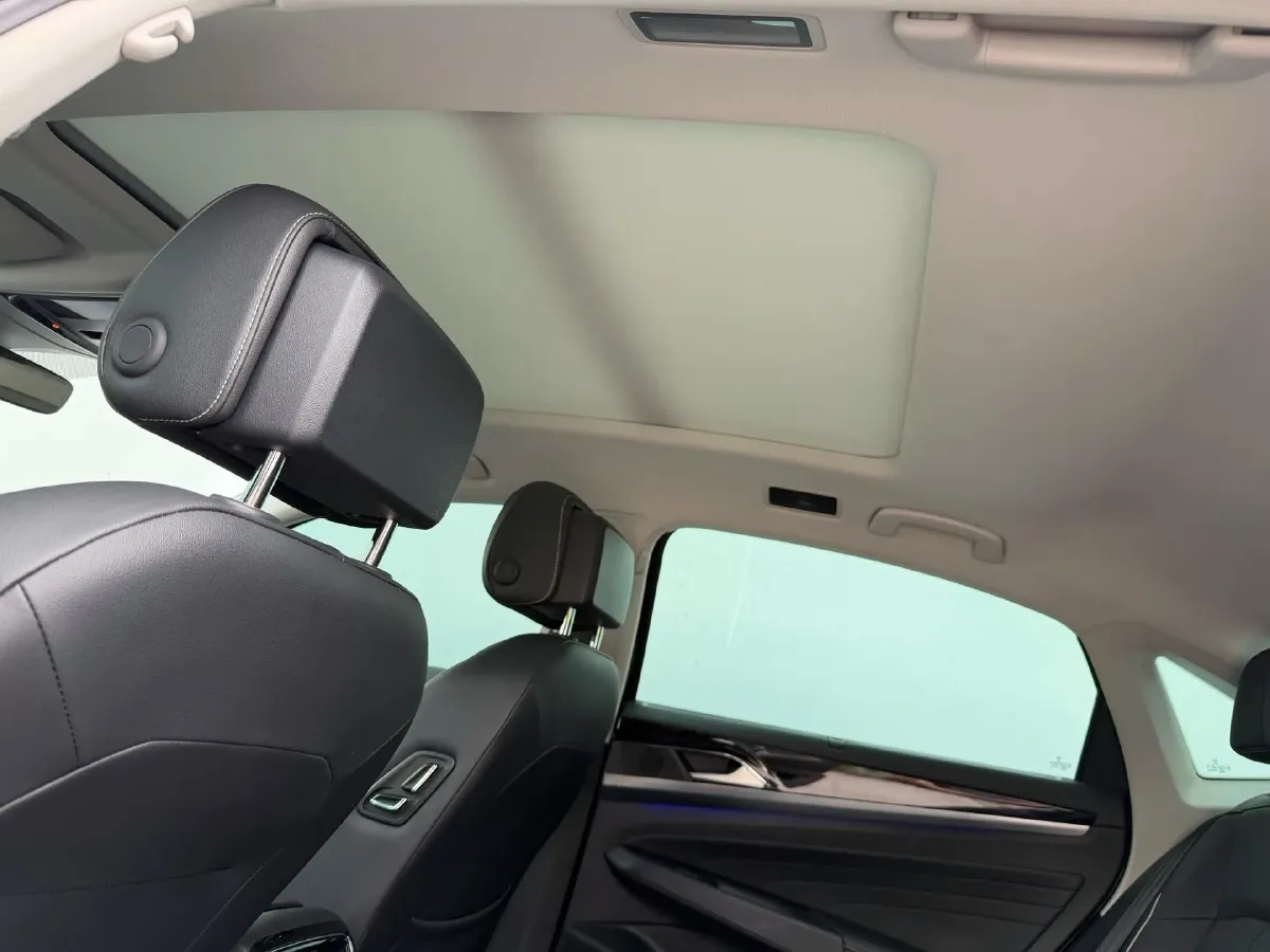 2024 Volkswagen Passat 2.0T 220HP L4 7DCT,autocango,china used car exporter,china ev exporter,chinese used car exporter,chinese used ev exporter