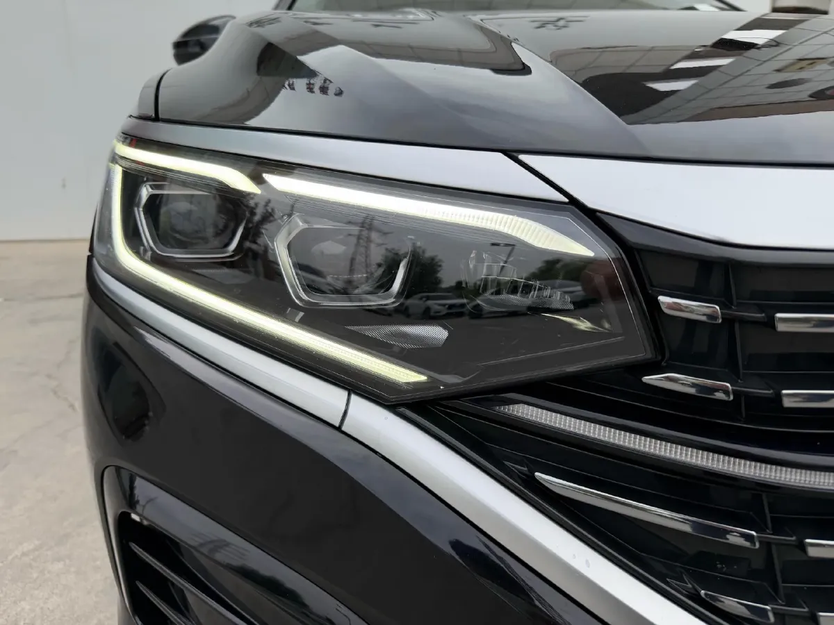 2024 Volkswagen Passat 2.0T 220HP L4 7DCT,autocango,china used car exporter,china ev exporter,chinese used car exporter,chinese used ev exporter