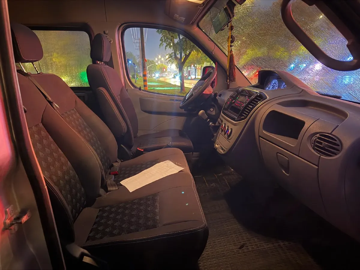 2018 MAXUS XinTu V80 2.5T 136HP L4 6MT,autocango,china used car exporter,china ev exporter,chinese used car exporter,chinese used ev exporter