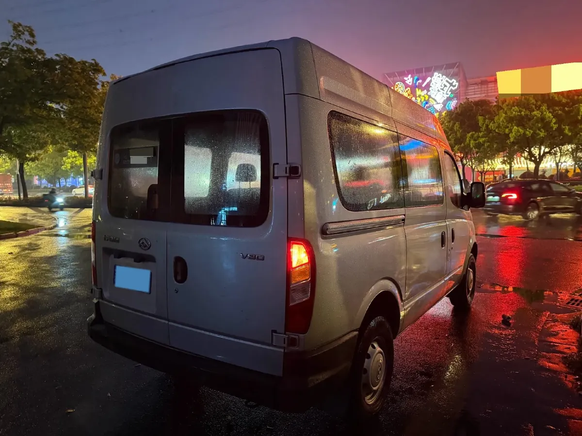 2018 MAXUS XinTu V80 2.5T 136HP L4 6MT,autocango,china used car exporter,china ev exporter,chinese used car exporter,chinese used ev exporter