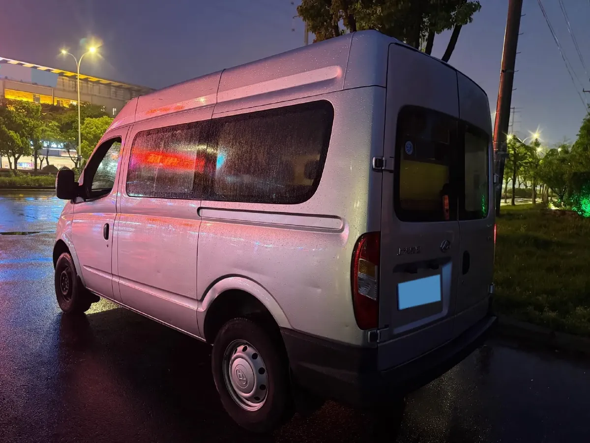 2018 MAXUS XinTu V80 2.5T 136HP L4 6MT,autocango,china used car exporter,china ev exporter,chinese used car exporter,chinese used ev exporter