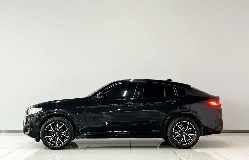 2022 BMW X4 2.0T 245HP L4 8AT,autocango,china used car exporter,china ev exporter,chinese used car exporter,chinese used ev exporter