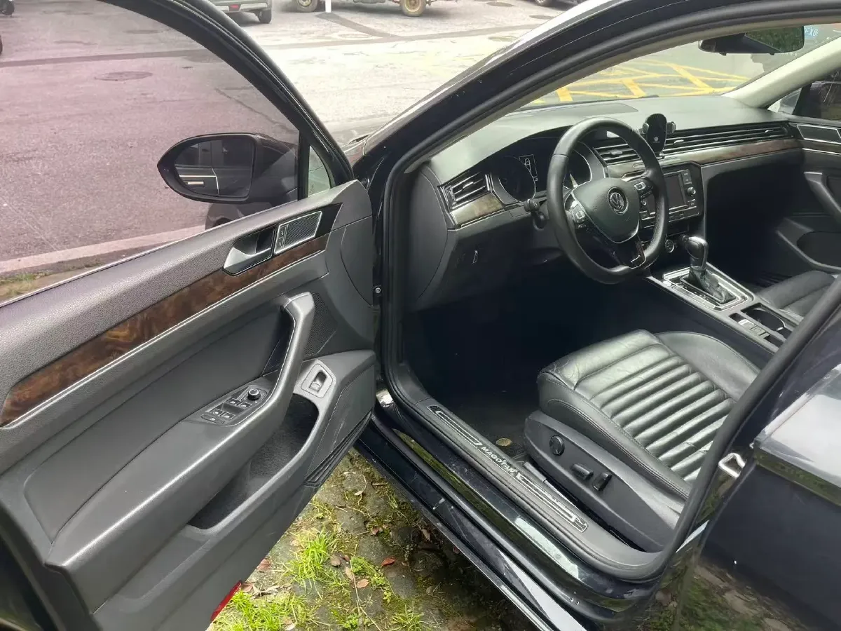 2018 Volkswagen Magotan 1.8T 180HP L4 7DCT,autocango,china used car exporter,china ev exporter,chinese used car exporter,chinese used ev exporter