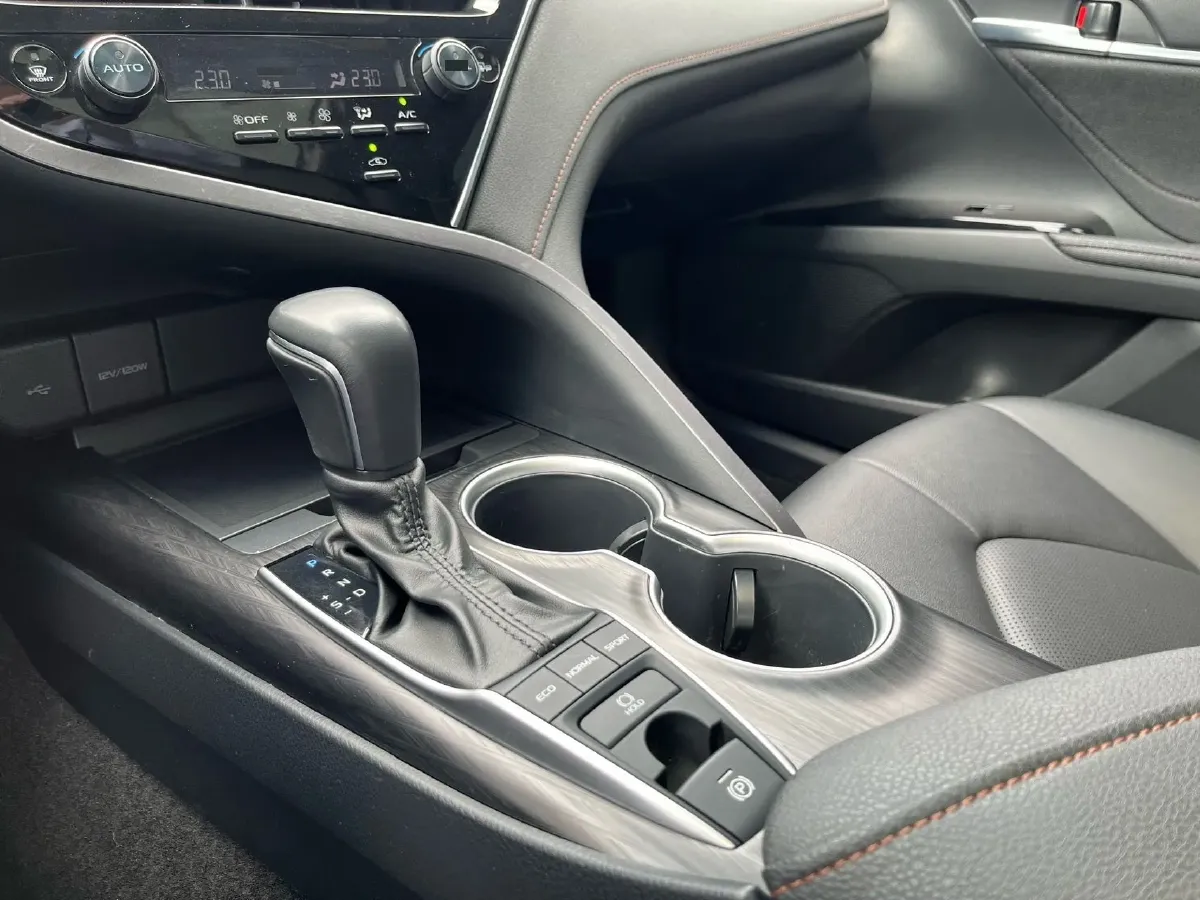 2023 Toyota Camry 2.5L 207HP L4 8AT,autocango,china used car exporter,china ev exporter,chinese used car exporter,chinese used ev exporter