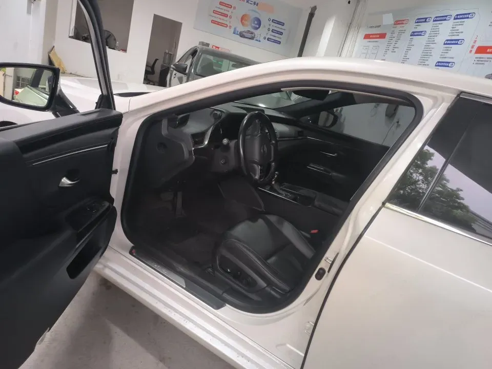 2020 Lexus ES 2.5L 178HP L4 E-CVT Hybrid,autocango,china used car exporter,china ev exporter,chinese used car exporter,chinese used ev exporter