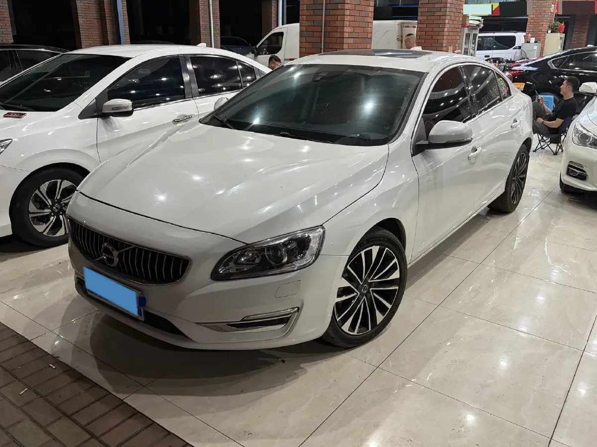 2019 Volvo S60 2.0T 245HP L4 8AT,autocango,china used car exporter,china ev exporter,chinese used car exporter,chinese used ev exporter