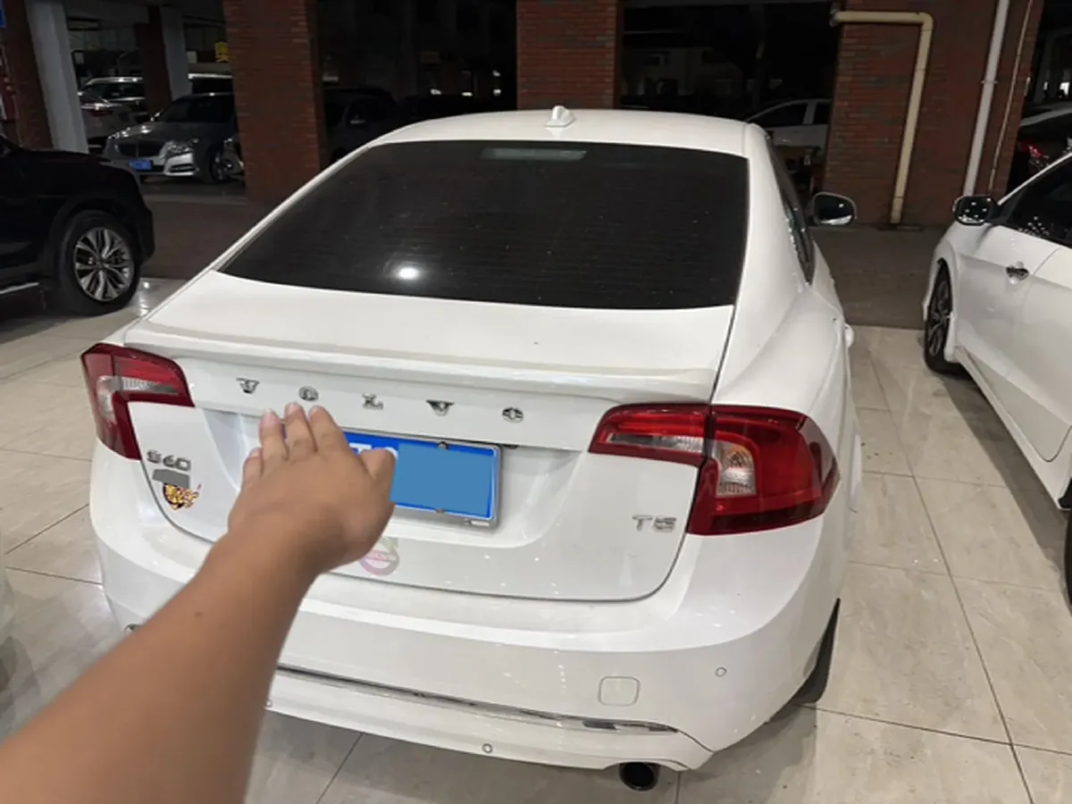2019 Volvo S60 2.0T 245HP L4 8AT,autocango,china used car exporter,china ev exporter,chinese used car exporter,chinese used ev exporter