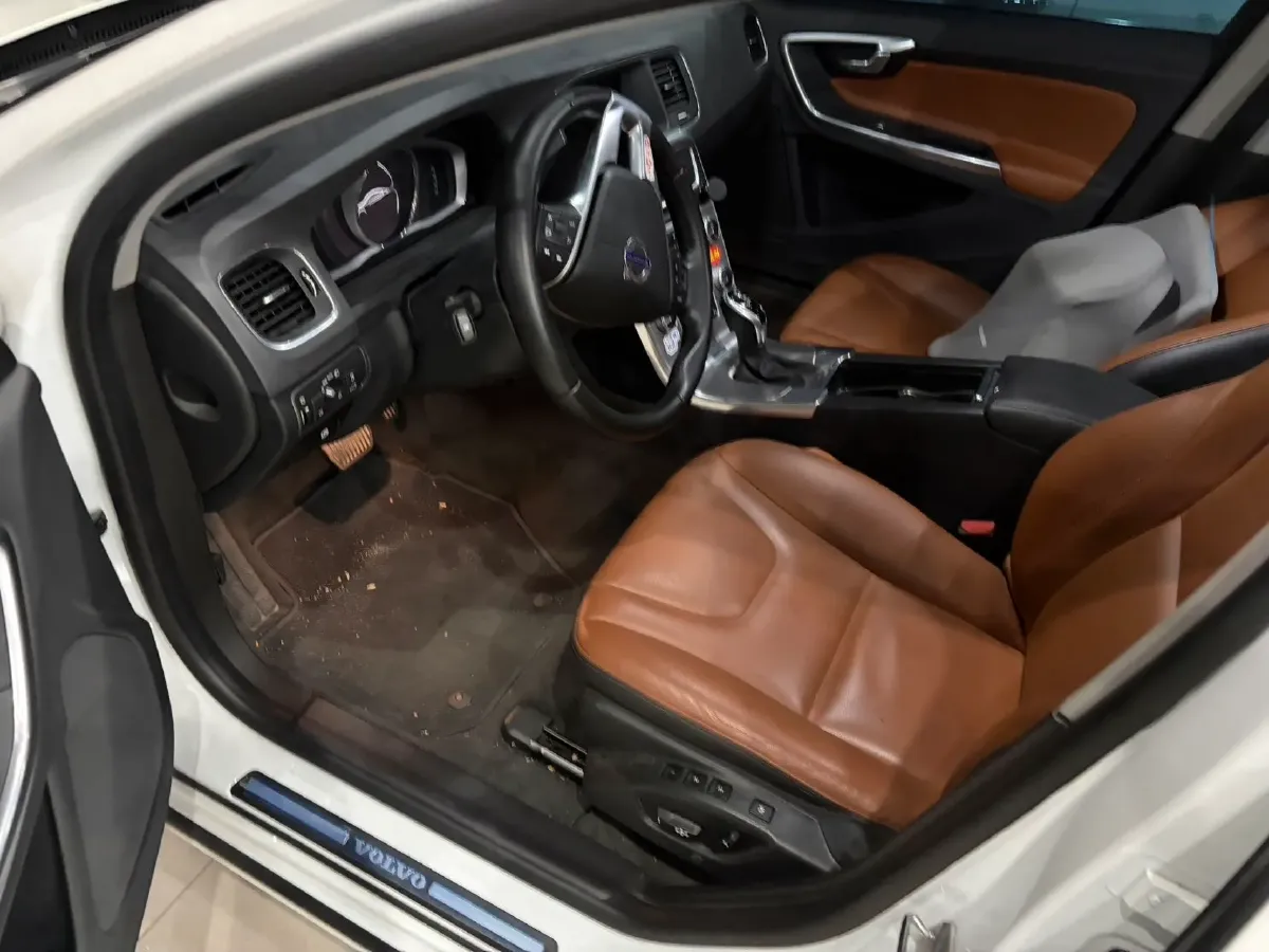 2019 Volvo S60 2.0T 245HP L4 8AT,autocango,china used car exporter,china ev exporter,chinese used car exporter,chinese used ev exporter