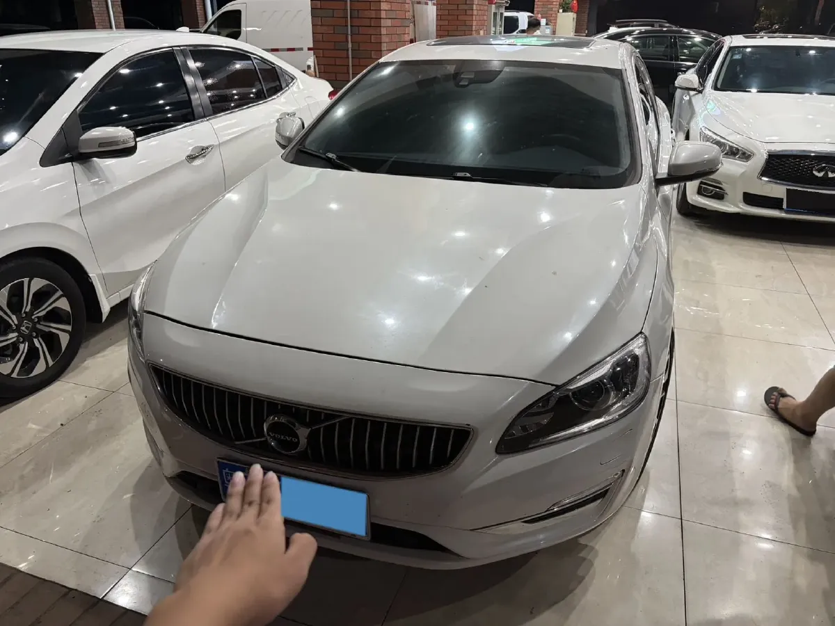2019 Volvo S60 2.0T 245HP L4 8AT,autocango,china used car exporter,china ev exporter,chinese used car exporter,chinese used ev exporter