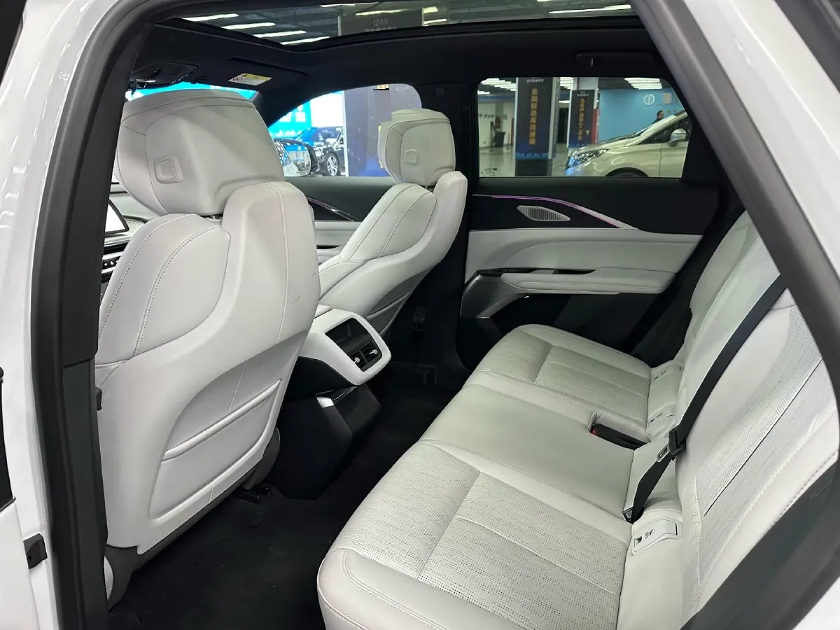 2024 Cadillac IQ Lyriq BEV 68.4KWH,autocango,china used car exporter,china ev exporter,chinese used car exporter,chinese used ev exporter