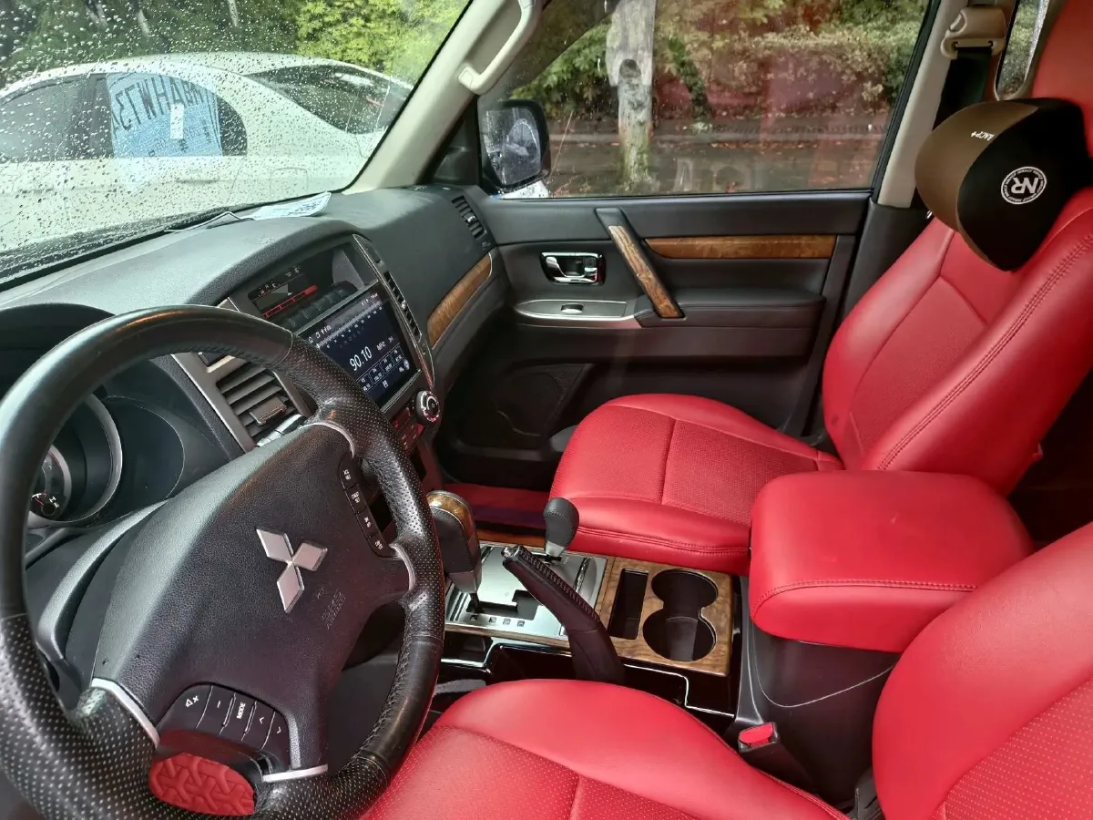 2019 Mitsubishi Pajero 3.0L 174HP V6 5AT,autocango,china used car exporter,china ev exporter,chinese used car exporter,chinese used ev exporter